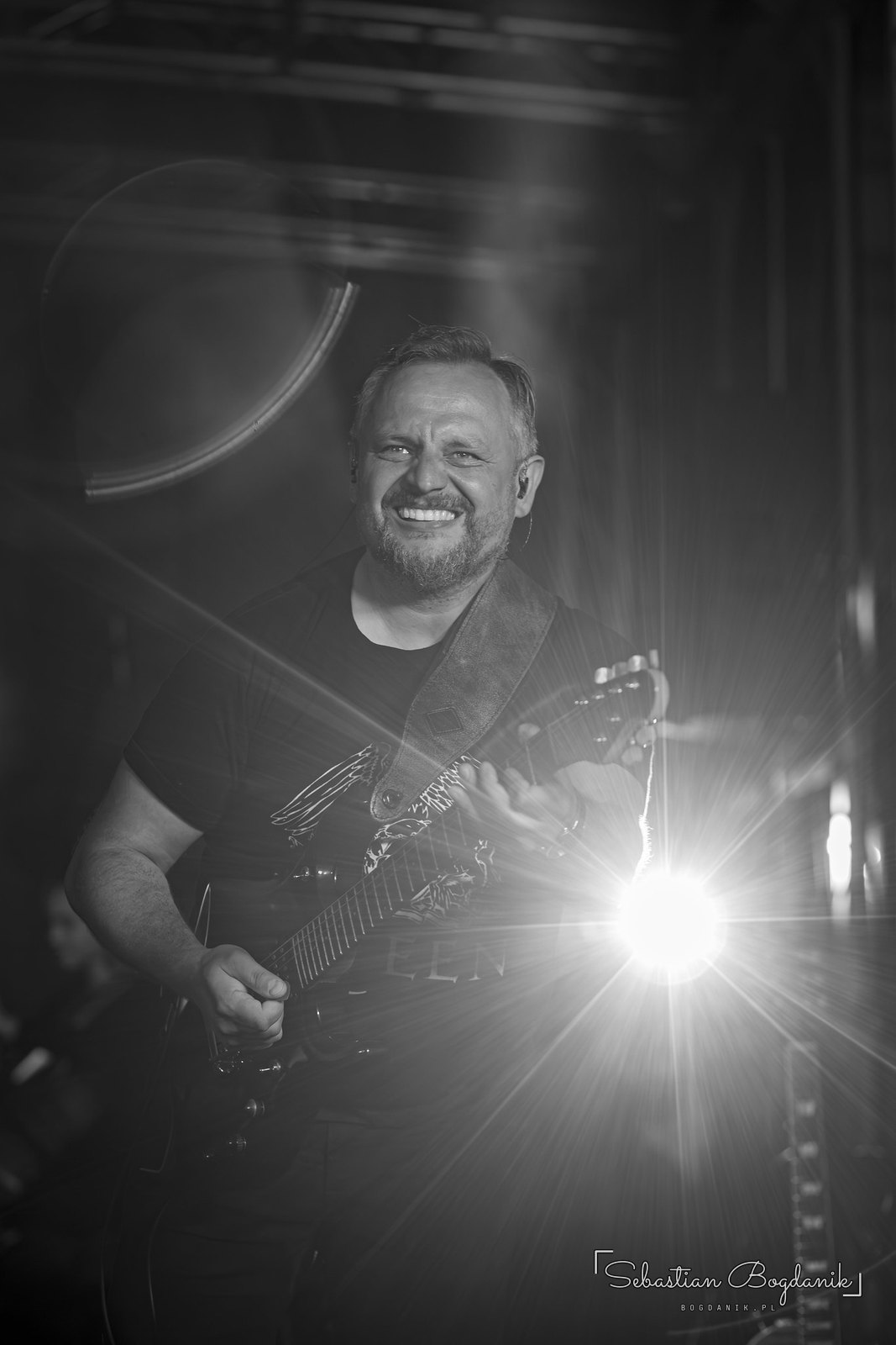 Gitarzysta pod światło, 21:11.