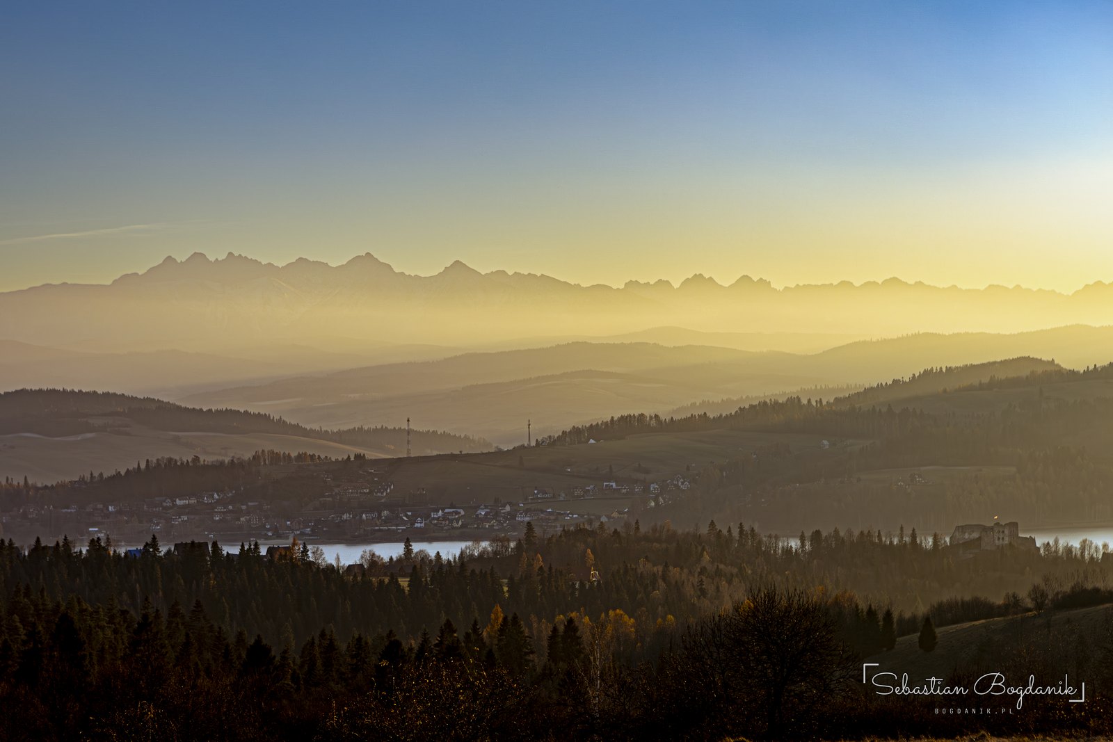 Przed zachodem Tatry robią się złote.
