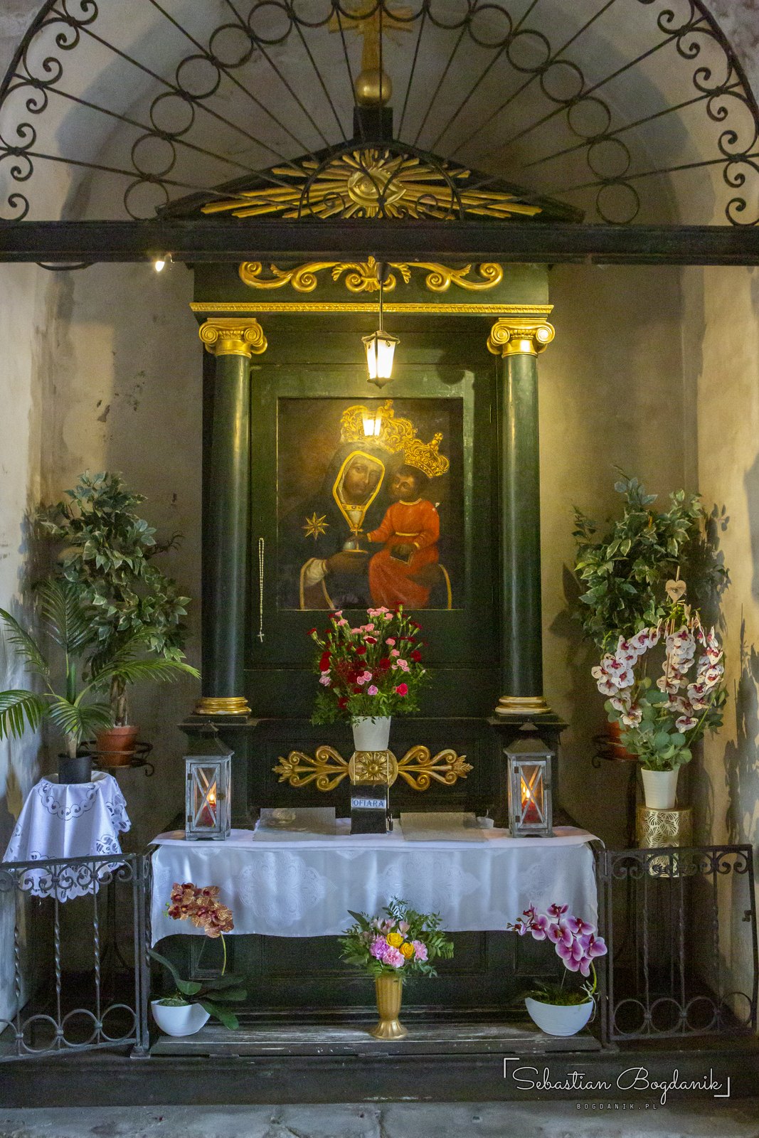 The altar with an image of the Virgin Mary in the passage of the Florian Gate.