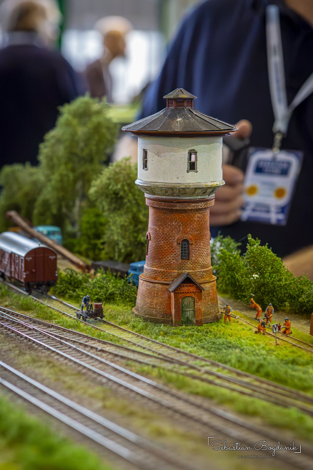 Wieża ciśnień, „wieża kontrolna” miniaturowego świata.
