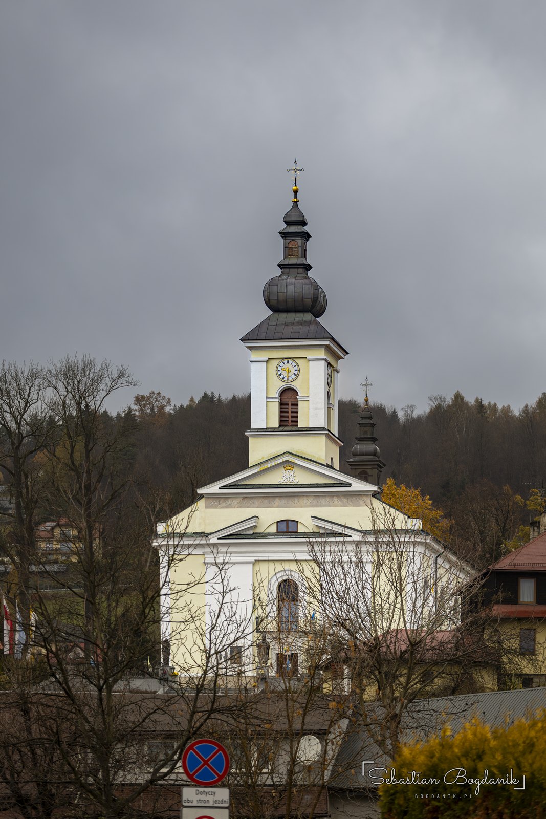 Kościół Przemienienia Pańskiego, sanktuarium Matki Bożej Opiekunki i Królowej Rodzin.