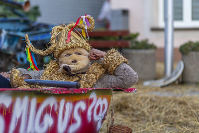 Dziady Śmigustne – tradycyjny strój