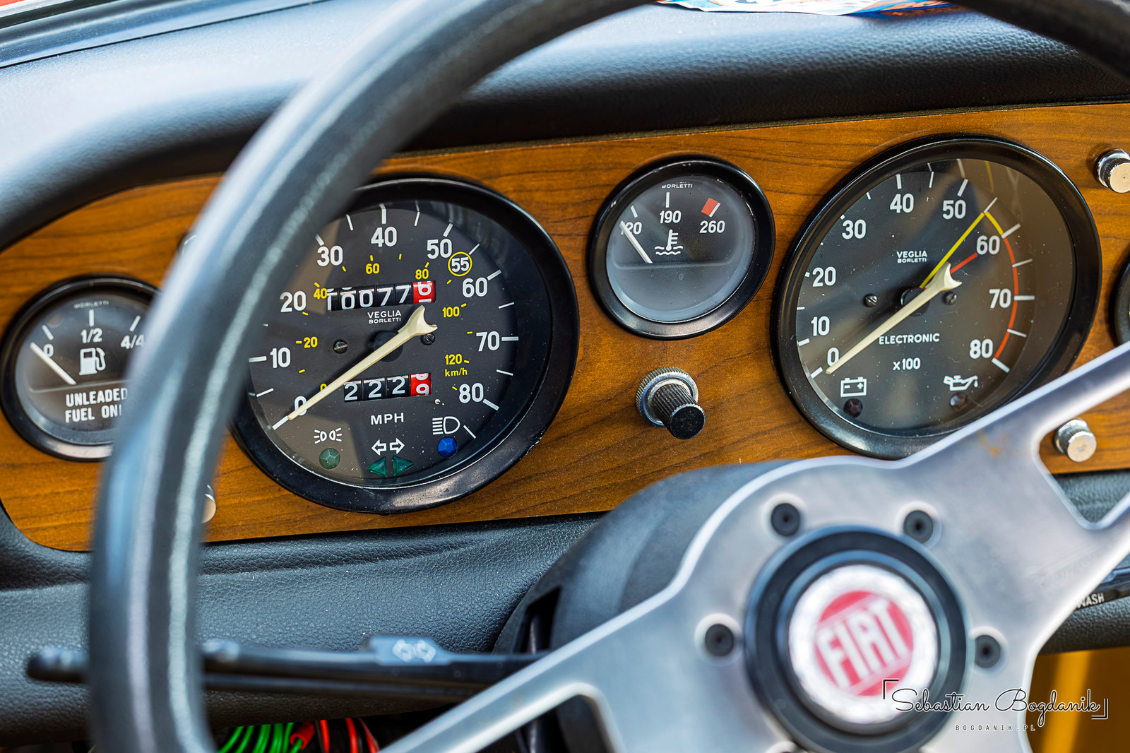 The same Spider from the inside: wood dash, Fiat horn button (1/2)