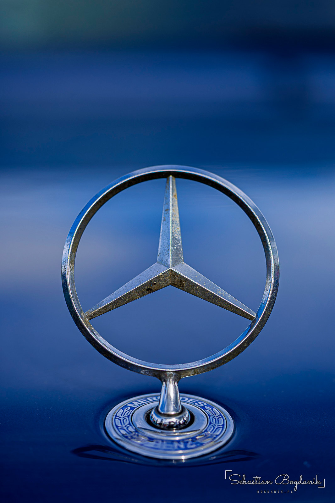 A Mercedes W114/W115, nicknamed “Strich-Acht” (“slash eight”) after its 1968 debut, the diesel taxi of choice across Europe (2/2)