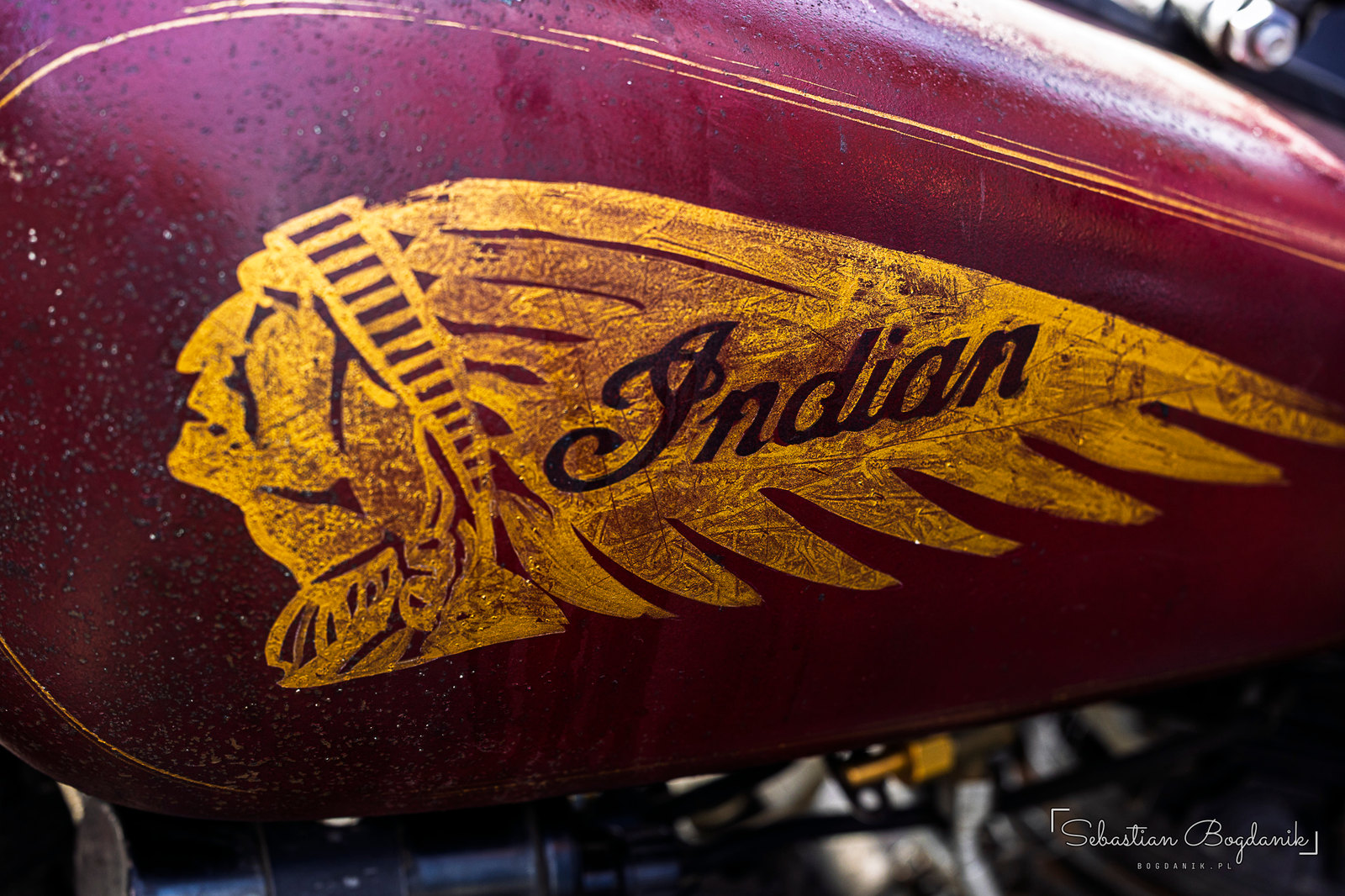 An Indian, Harley’s oldest rival: gold script on the tank and a war-bonnet head on the horn (1/2)